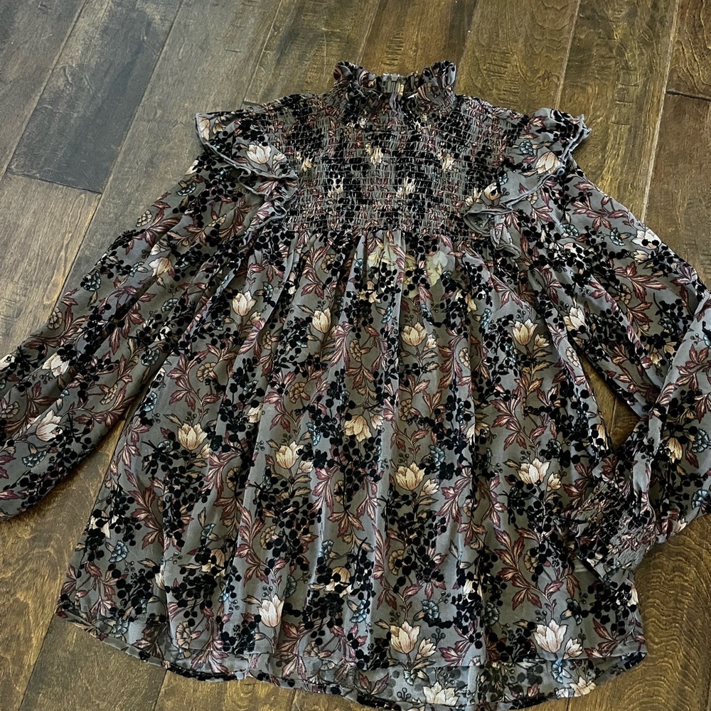 NWT Knox Rose top